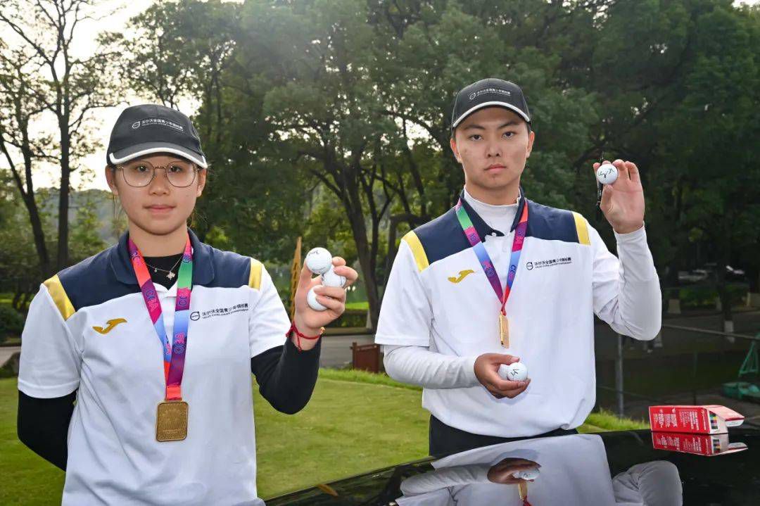 不久前，暖心短片《有人偷偷爱着你》刷屏网络，而近两日北大;渐冻症女博士事件中网友的反应同样为网络带来满满的正能量，;陌生人不经意间的问候和鼓励或许也能给人带来意想不到的温暖